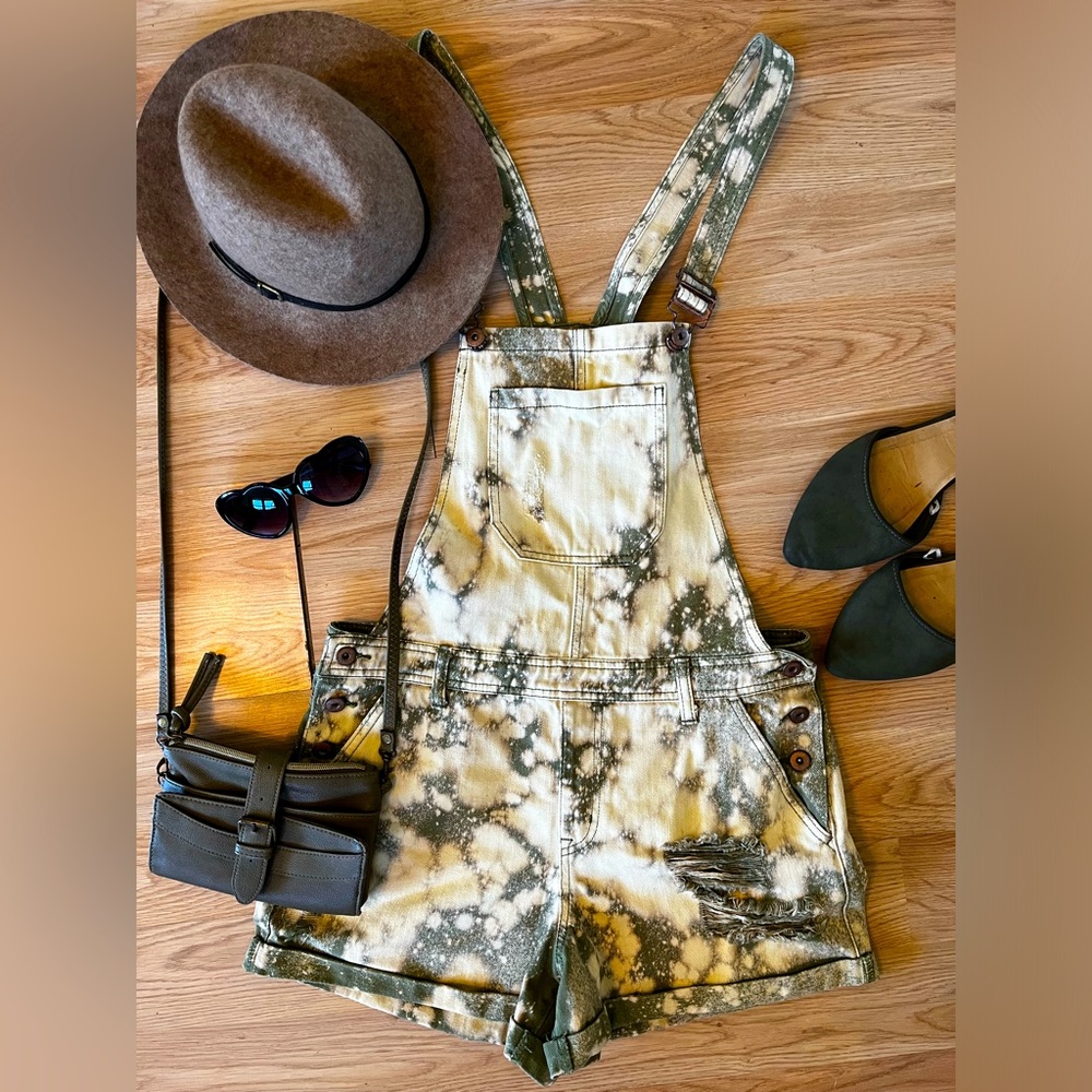 Forever 21 Customized Olive Green Overalls Women’s Size 30 Women’s M Med